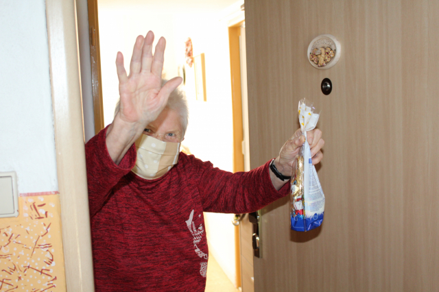 Seniorky s čokozajíčkem Globus